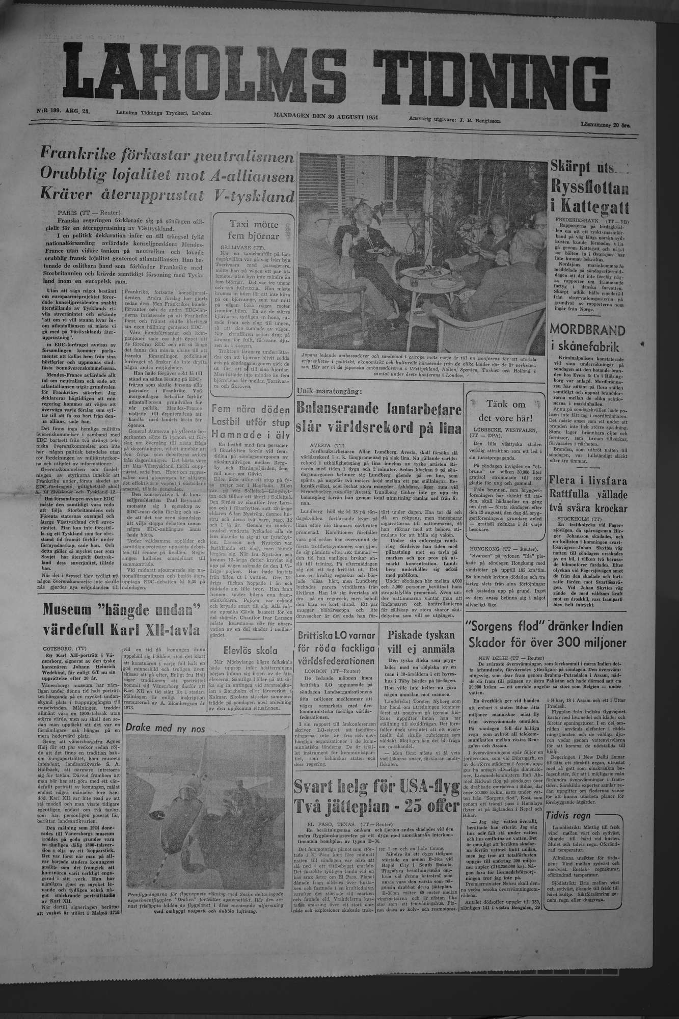 Laholms Tidning Måndag 30 augusti 1954, sida 1